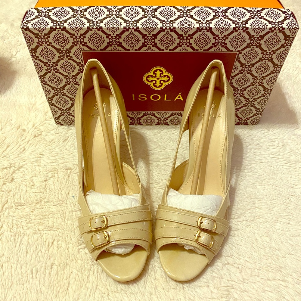 New with box Isola “Damia” beautiful pump